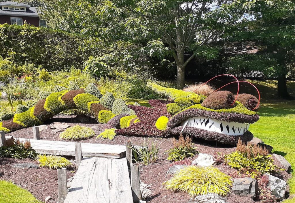 Thumbnail-For-Domaine-Howard Park-Plant-Sculpture-By-Jet Loans