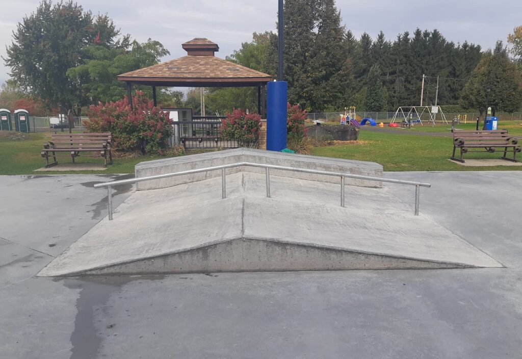 Thumbnail-For-Sainte-Cécile-de-Milton Skatepark-By-Jet Loans