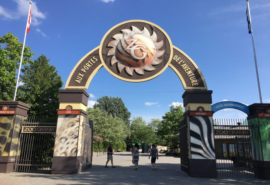 Thumbnail-For-Zoo de Granby-Entrance-By-Jet Loans