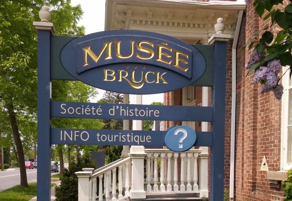 Thumbnail-For-Musée Bruck-Sign -By-Jet Loans