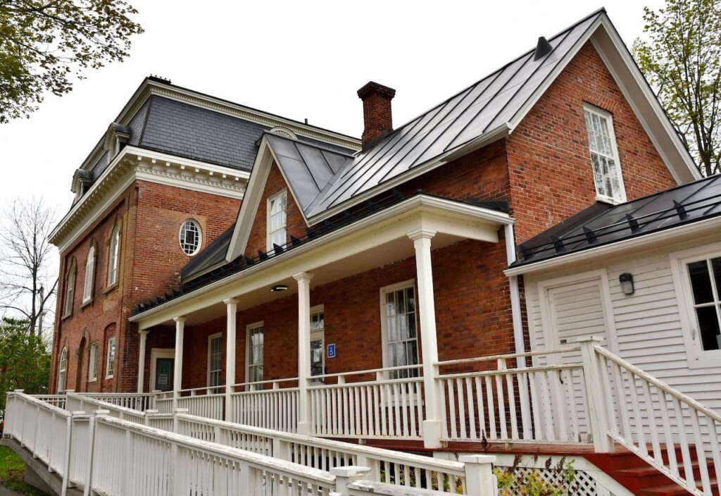 Thumbnail-For-The Musée Bruck-QC -By-Jet Loans